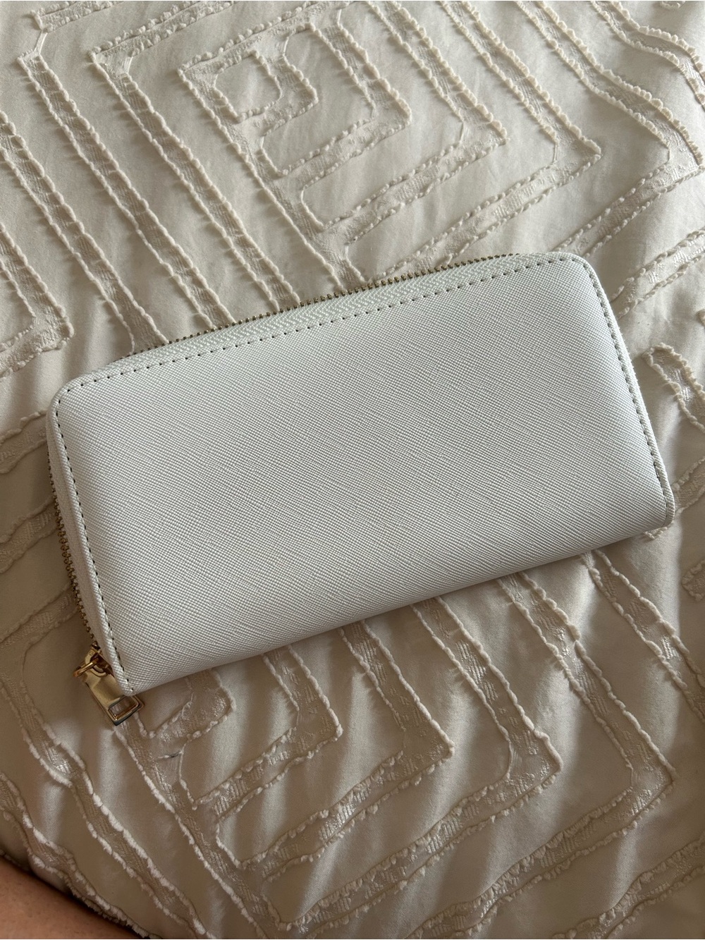 Classic Women's Zip-Around Wallet in white
